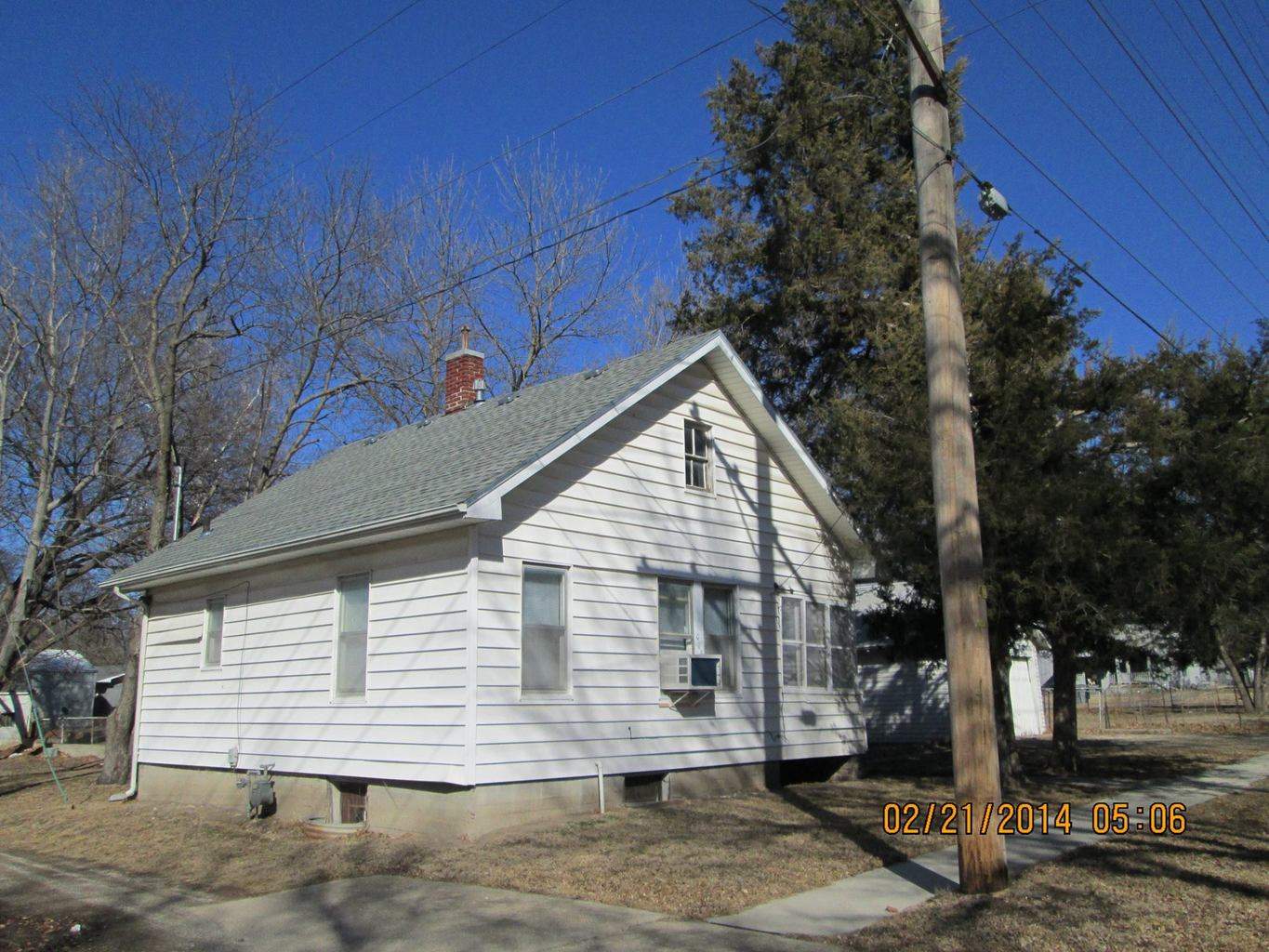 416 E. Kansas Avenue, Emporia, KS — 2 Bedroom, 1 Bath