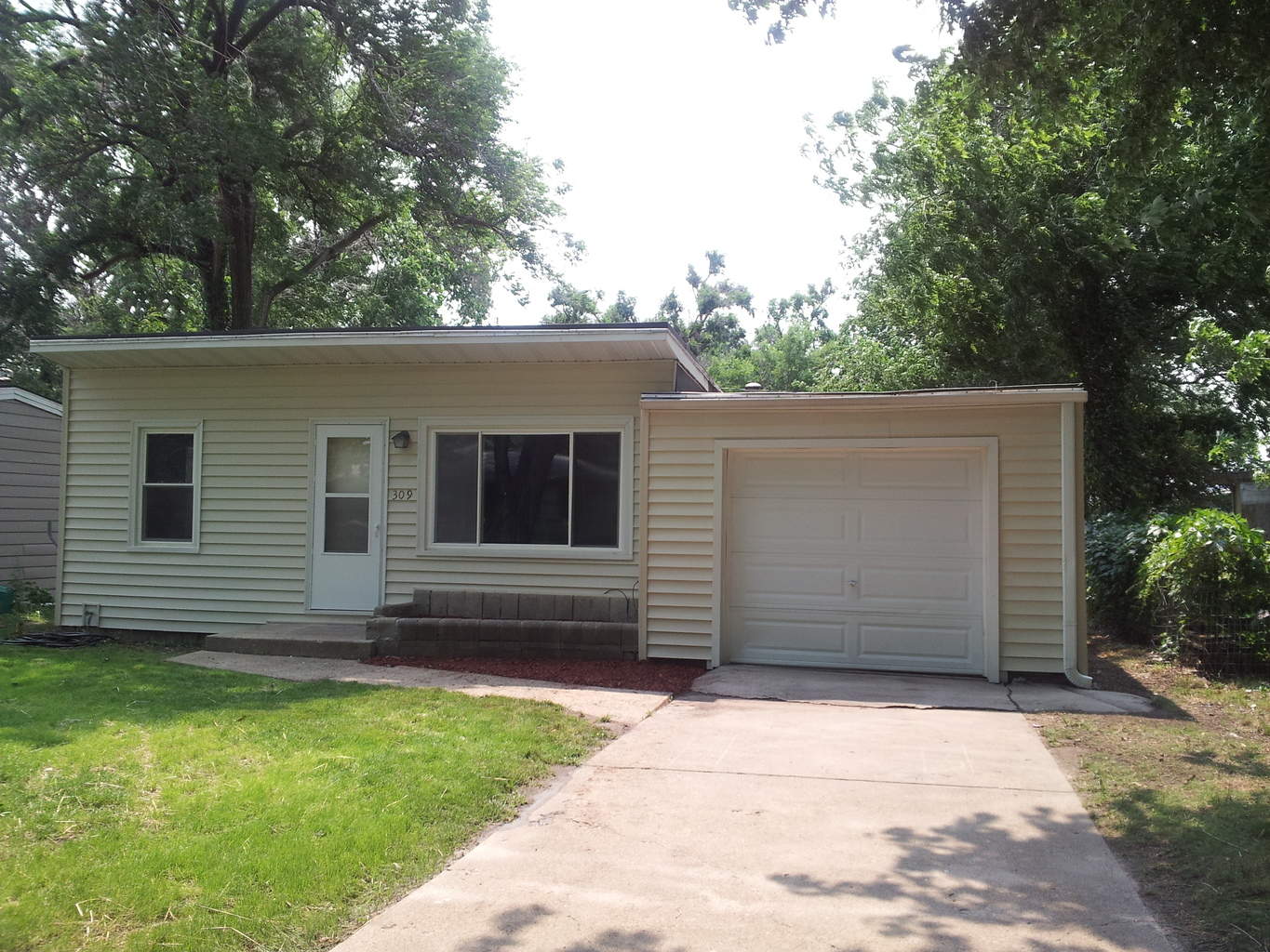 309 Sherman Street, Emporia, KS — 2 Bedroom, 1 Bath